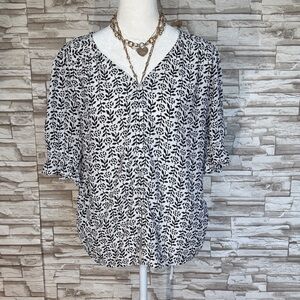 LOFT Small Black and White Patterned Ruffle sleeve Blouse